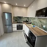 Luxavie-renovated Near Center Apartment